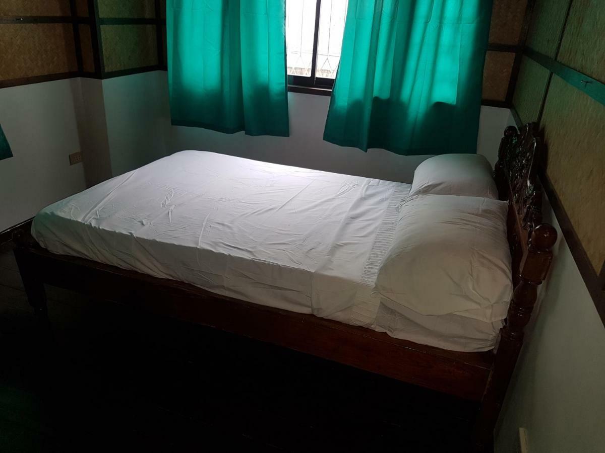 Joyful Island Hostel Мактан Екстер'єр фото