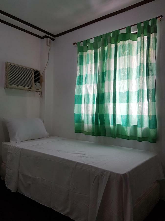Joyful Island Hostel Мактан Екстер'єр фото