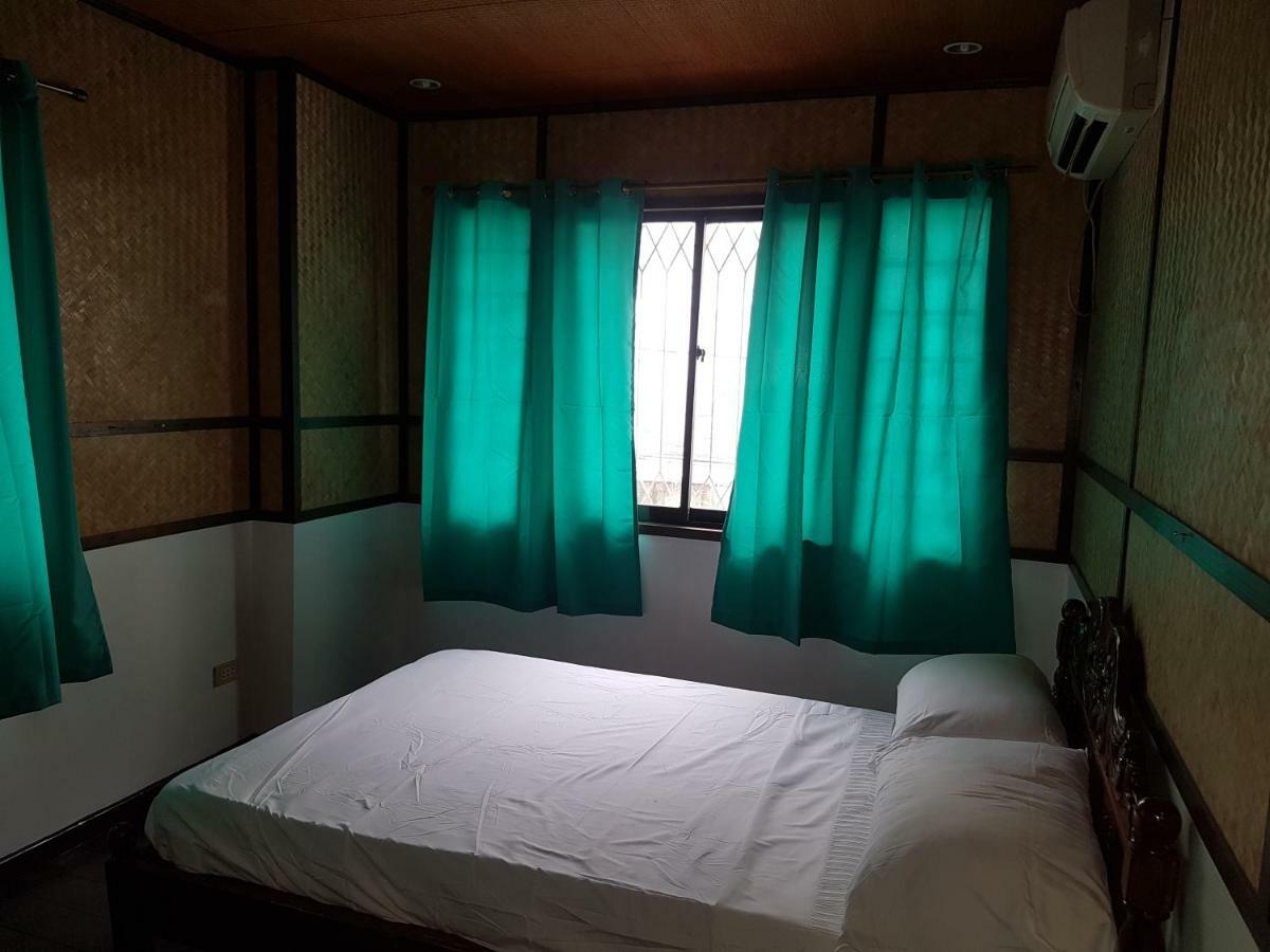 Joyful Island Hostel Мактан Екстер'єр фото
